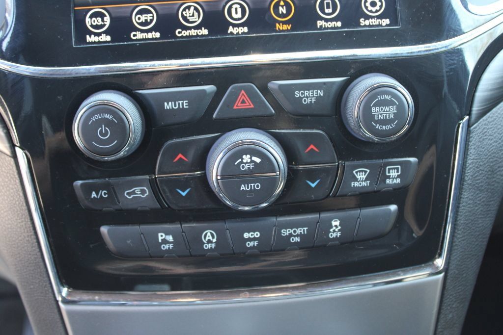 Used 2022 Jeep Grand Cherokee Laredo X AWD/4WD image 20
