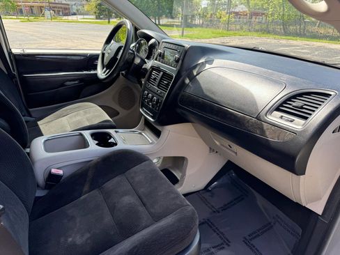 Used 2015 Dodge Grand Caravan SXT FWD image 34