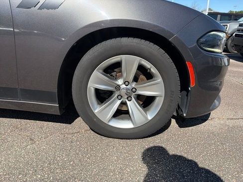 Used 2017 Dodge Charger SXT RWD image 25