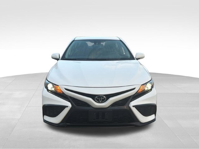 Used 2024 Toyota Camry SE FWD image 3