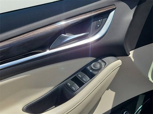 Used 2024 Buick Enclave Essence image 21
