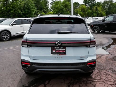 Used 2025 Volkswagen Taos SE AWD/4WD image 5