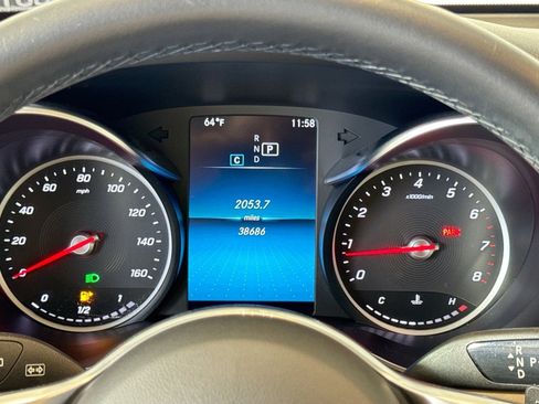 Used 2021 Mercedes-Benz GLC 300 4MATIC image 12