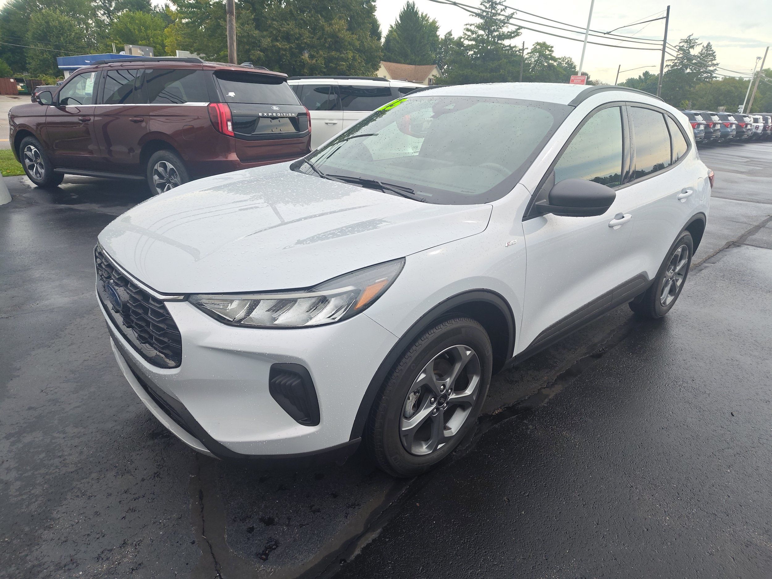 Used 2025 Ford Escape ST-Line w/ Tech Pack #1 AWD/4WD image 2