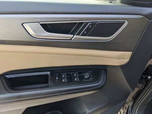 Certified 2025 Volkswagen Atlas Cross Sport SE image 17