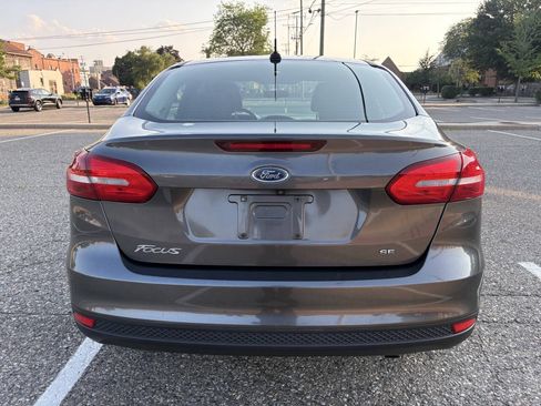 Used 2015 Ford Focus SE FWD image 3