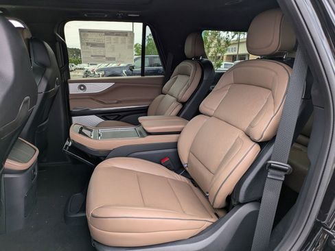 New 2026 Lincoln Navigator Black Label AWD/4WD image 8