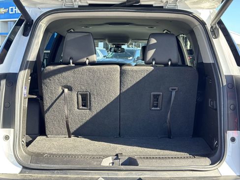 Used 2023 GMC Acadia SLT image 32