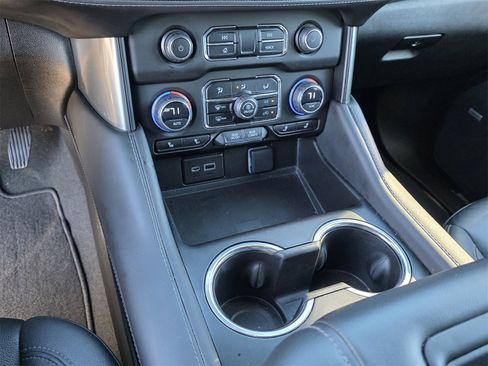 Used 2023 Chevrolet Suburban Z71 w/ Luxury Package image 35