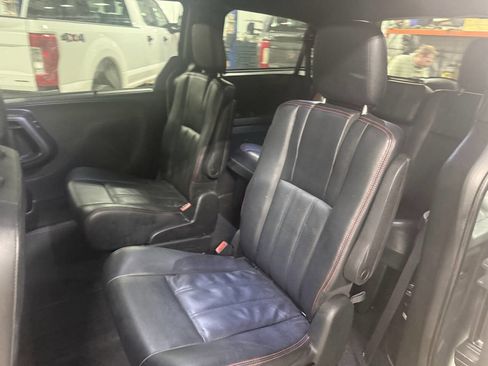 Used 2018 Dodge Grand Caravan GT image 32