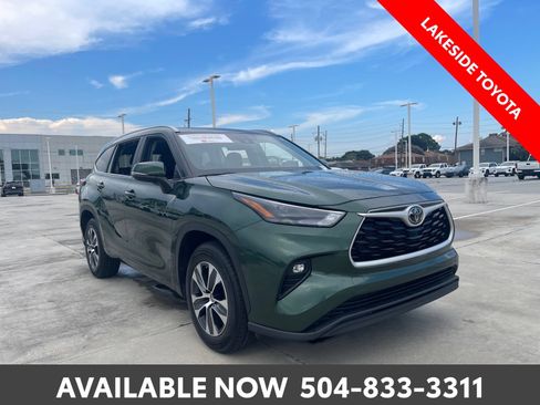 Certified 2024 Toyota Highlander XLE FWD image 8