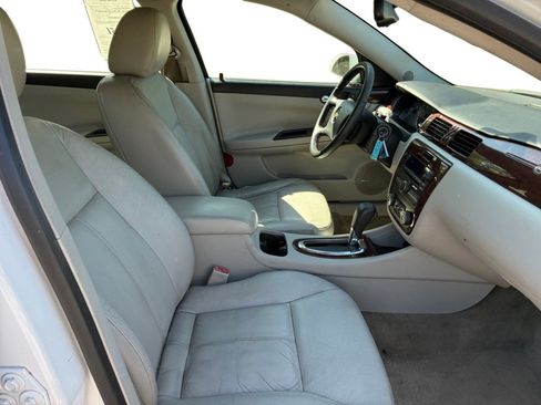Used 2011 Chevrolet Impala LTZ FWD image 23