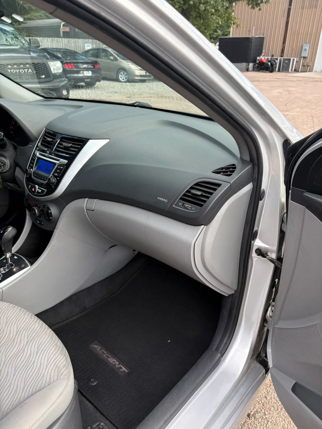 Used 2014 Hyundai Accent GLS w/ Option Group 2 FWD image 34