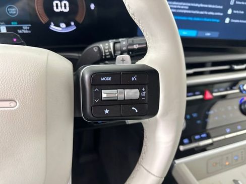 Used 2024 Hyundai Santa Fe SEL image 16