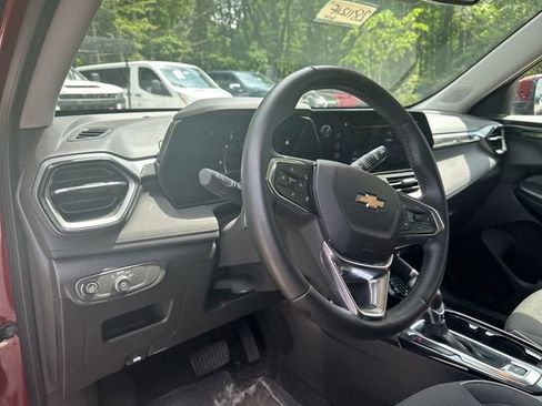 Used 2024 Chevrolet TrailBlazer LT w/ Convenience Package AWD/4WD image 13