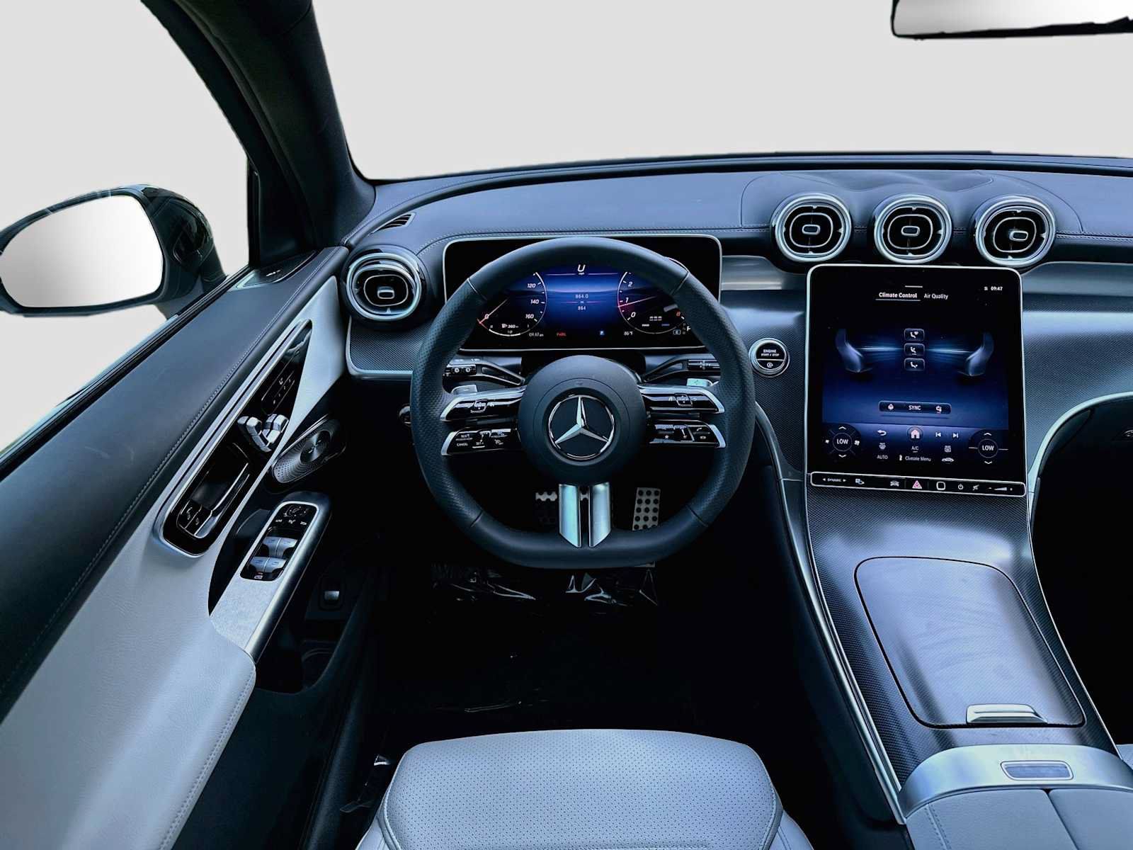 Used 2025 Mercedes-Benz GLC 300 4MATIC image 24