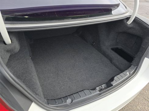 Used 2011 BMW 528i Sedan image 19