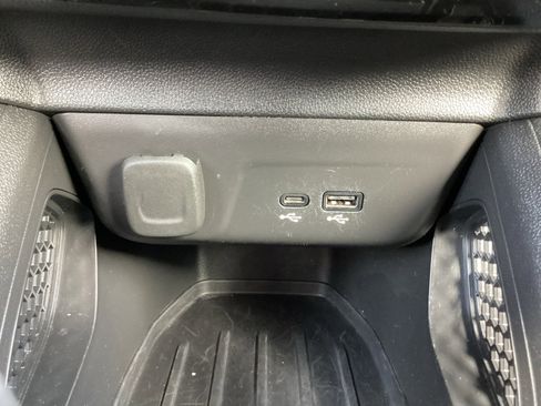 Used 2025 Chevrolet TrailBlazer LT AWD/4WD image 23