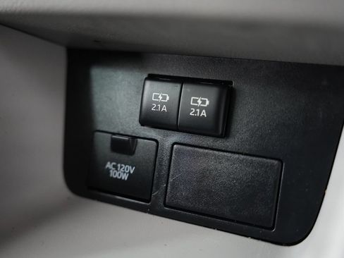 Used 2017 Toyota Highlander XLE AWD/4WD image 46