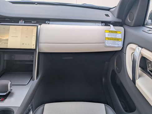 New 2026 Land Rover Discovery Sport Landmark AWD/4WD image 18