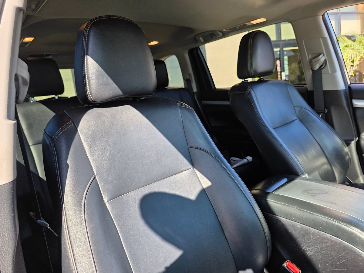 Used 2018 Toyota Highlander XLE FWD image 17