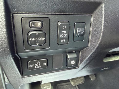 Used 2015 Toyota Tundra SR5 w/ TRD Off Road Package image 12