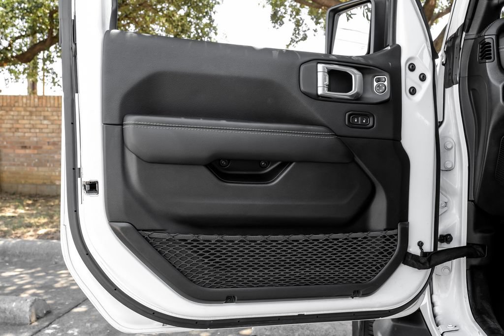 Used 2022 Jeep Wrangler Unlimited Sahara w/ Cold Weather Group AWD/4WD image 53