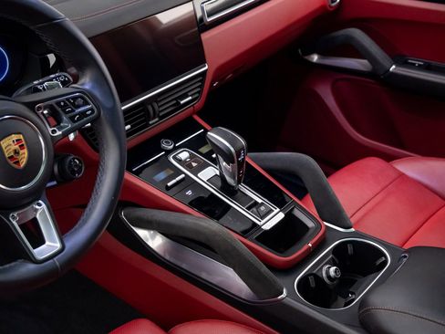 Used 2023 Porsche Cayenne Turbo image 12