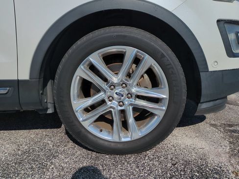 Used 2017 Ford Explorer Limited w/ Equipment Group 301A FWD image 11