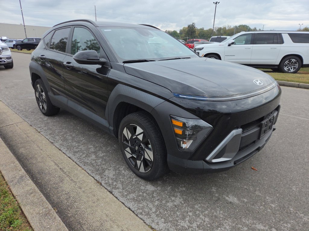 Used 2024 Hyundai Kona SEL AWD/4WD image 2