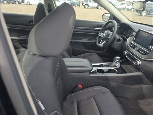Used 2024 Nissan Altima 2.5 SV image 9