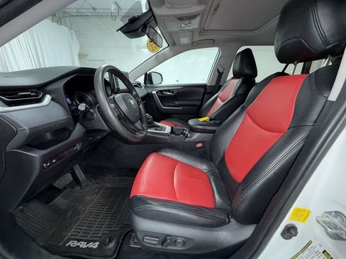 Used 2019 Toyota RAV4 XLE AWD/4WD image 12