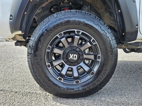 Used 2021 Toyota Tacoma TRD Sport w/ TRD Premium Sport Package AWD/4WD image 11