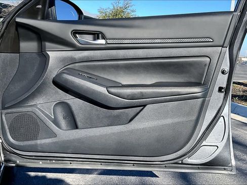 Used 2025 Nissan Altima 2.5 SV image 23