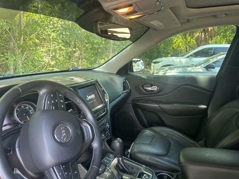 Used 2019 Jeep Cherokee Trailhawk AWD/4WD image 17