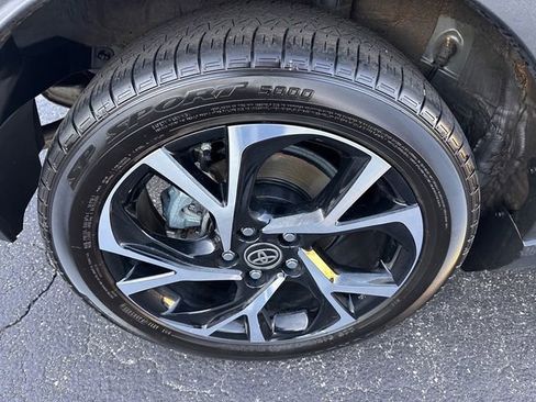 Used 2022 Toyota C-HR XLE image 15