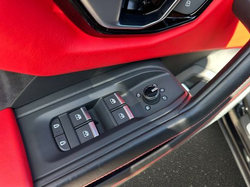 Used 2022 Lamborghini Urus image 19