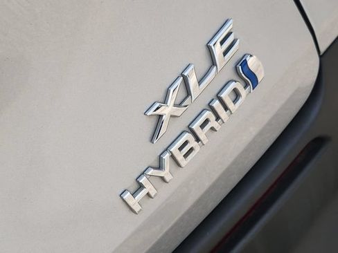 Used 2022 Toyota Sienna XLE FWD image 13