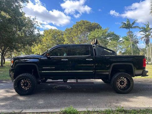 Used 2017 GMC Sierra 2500 Denali w/ Duramax Plus Package image 4