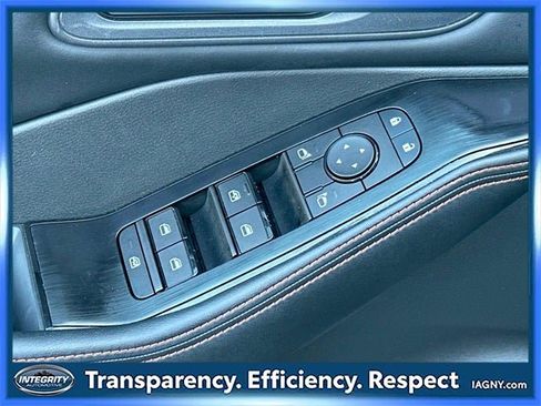 Used 2025 Nissan Rogue SV image 17