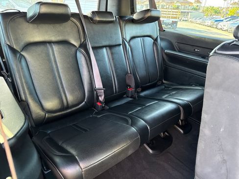 Used 2024 Jeep Wagoneer L Series II RWD image 21