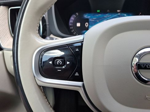 Used 2022 Volvo XC60 B5 Inscription w/ Advanced Package FWD image 17