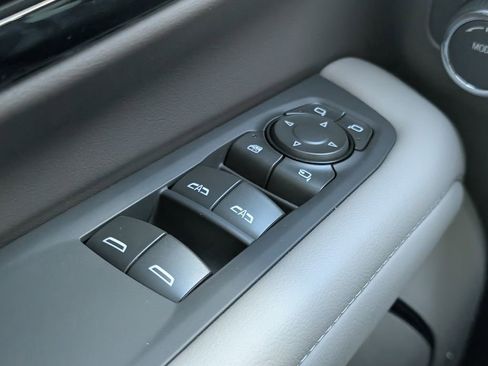 Used 2025 Chevrolet Tahoe Z71 w/ Comfort Package image 16