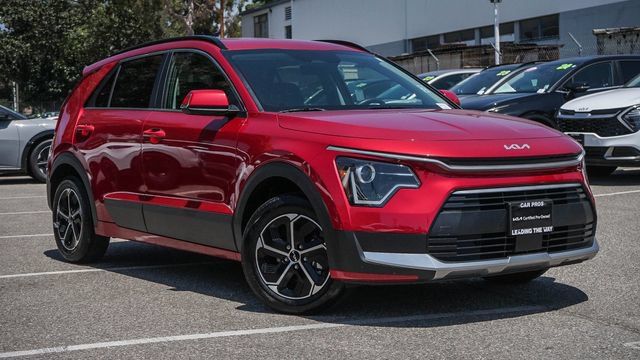 Certified 2025 Kia Niro EX FWD image 2
