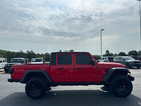 Used 2024 Jeep Gladiator Mojave w/ Technology Group AWD/4WD image 2