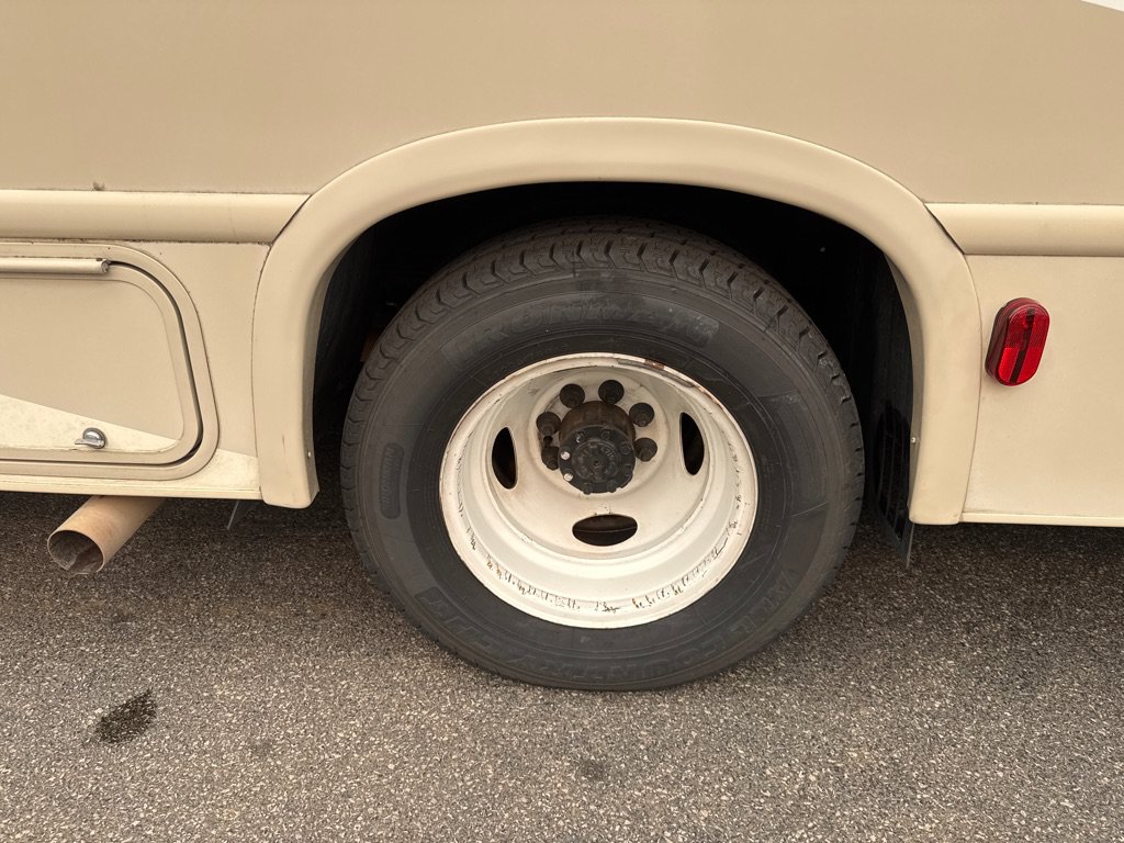 Used 2016 Ford E-450 and Econoline 450 Super Duty w/ Motorhome Prep Package RWD image 10