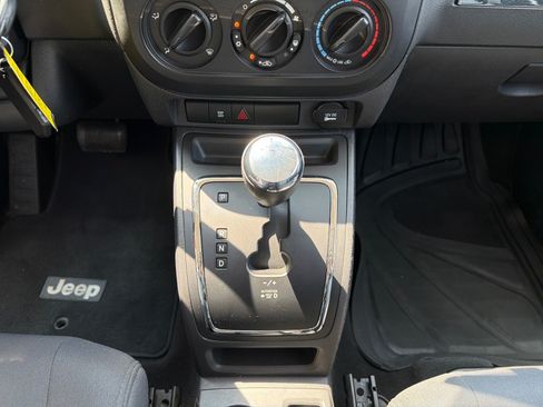 Used 2009 Jeep Compass Sport AWD/4WD image 19