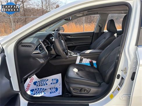 Used 2019 Toyota Camry XLE image 23