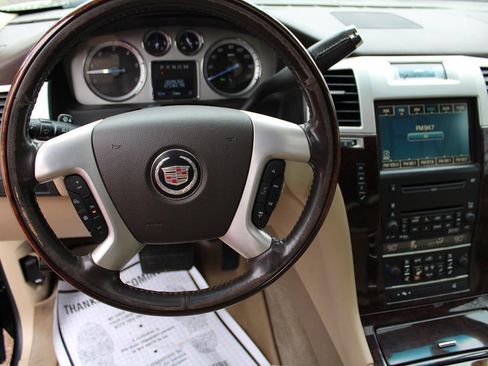 Used 2009 Cadillac Escalade AWD image 19