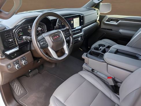 Used 2024 GMC Sierra 1500 SLT w/ X31 Off-Road Package AWD/4WD image 10